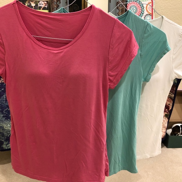 Zylioo Tops - Three t-shirts with built-in bras